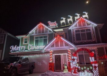 Where to See the Best Christmas Lights in Penticton (With Map!)